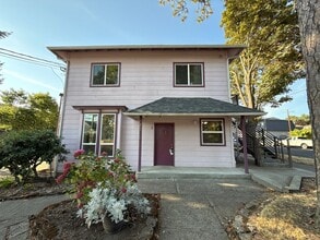 Building Photo - 291 Clay St W