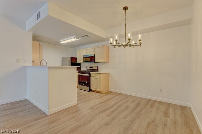 Building Photo - 8250 N Grand Canyon Dr