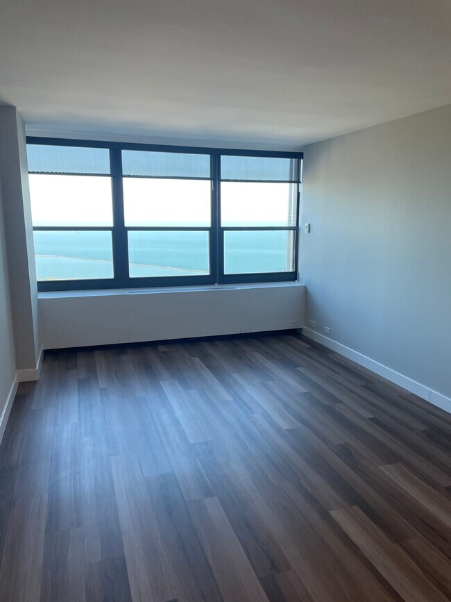Foto del edificio - Lakefront Living on a Budget