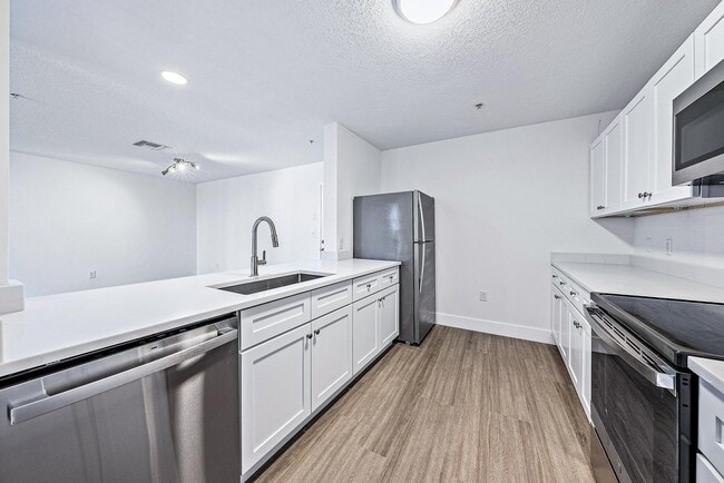 Building Photo - 1203 Town Center Dr