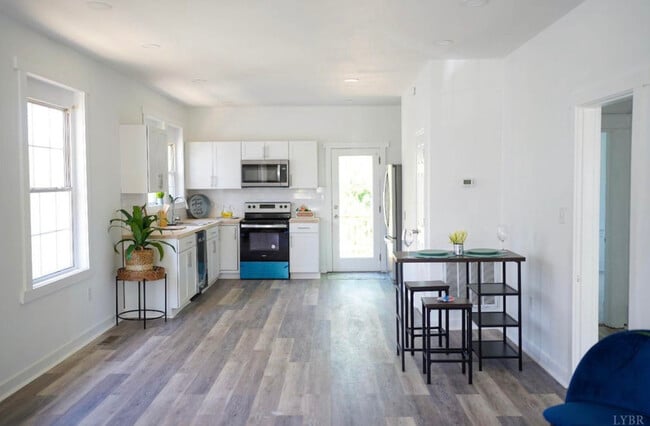 Kitchen - 310 Saint Augustine St
