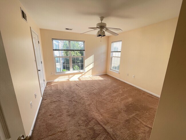 Foto del edificio - 5812 Summers Grove Rd