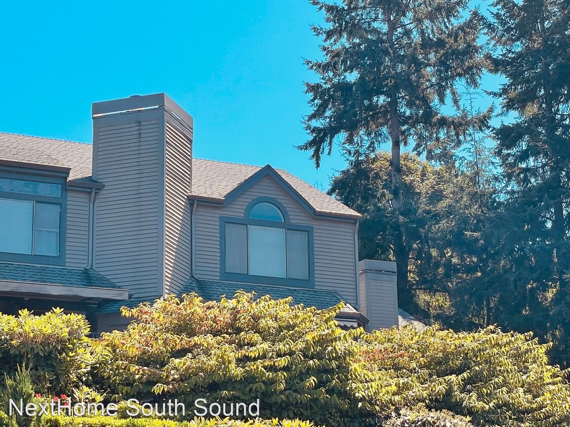 Primary Photo - 2 br, 2.5 bath House - 105-E Chinook Ln