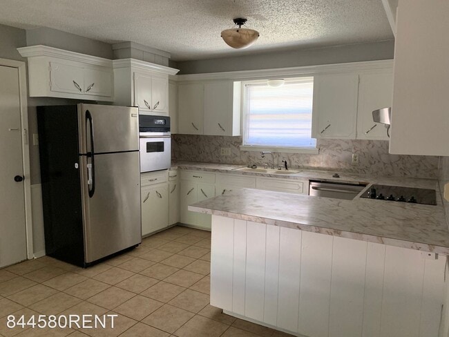 Building Photo - 3 br, 2 bath House - 6211 NW Cedarwood Dr