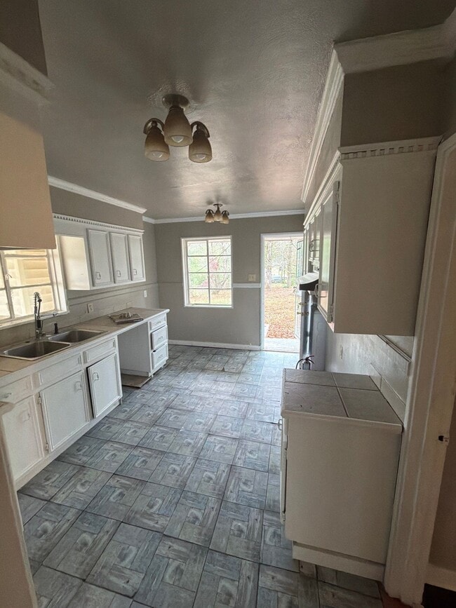 Foto del edificio - 3018 Oak Forest Dr