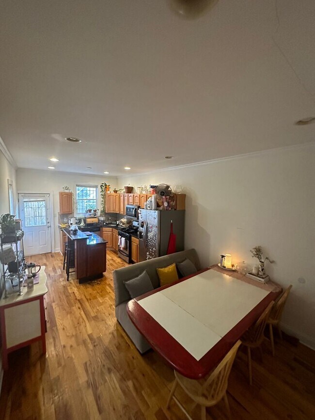 Building Photo - Spacious, Renovated 4BR/2.5BTH w/ HW Floor...