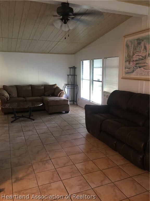 Foto del edificio - 1625 S Lake Reedy Blvd