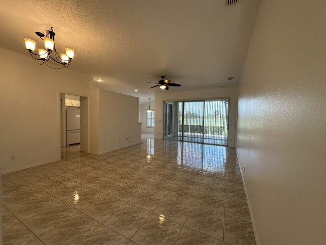 Foto del edificio - Fairway Village 3-bed, 2 bath