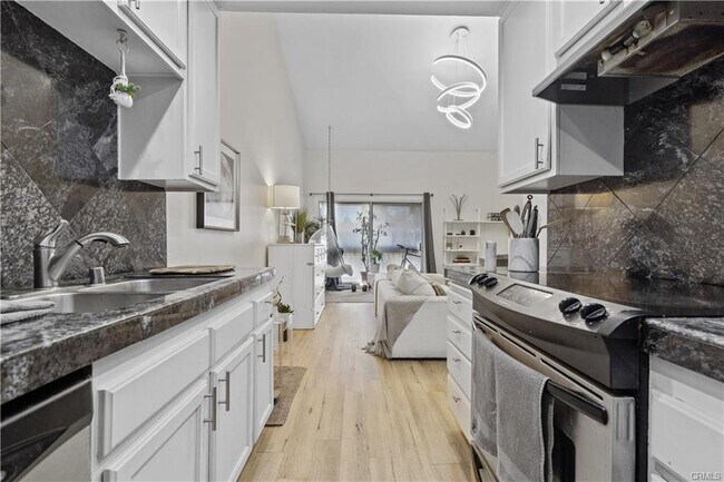 Foto del edificio - 5460 White Oak Ave