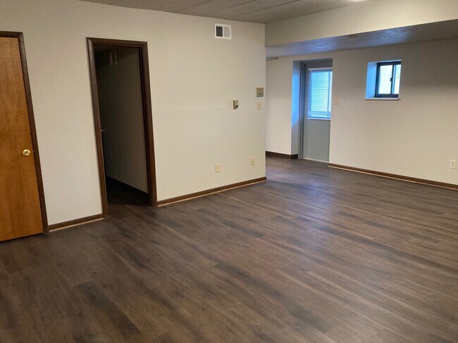 Livingroom/bedroom - 914 McKinley Ave
