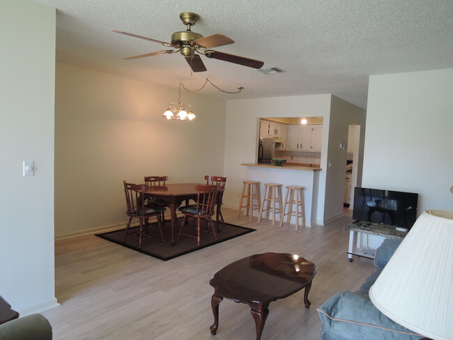 Foto del edificio - 1233 S Lakes End Dr