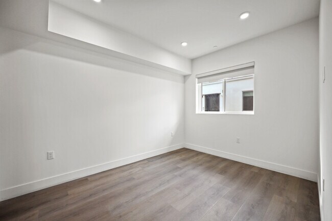 Building Photo - Ecco Hawthorn