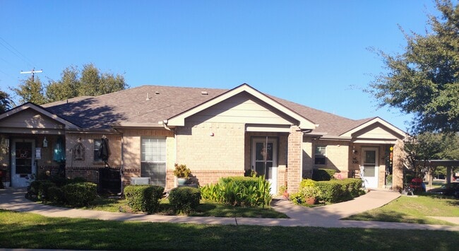 Apartment Homes - Oak Timbers White Settlement