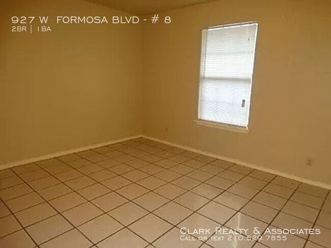 Building Photo - 927 W. Formosa #8, San Antonio, TX. 78221