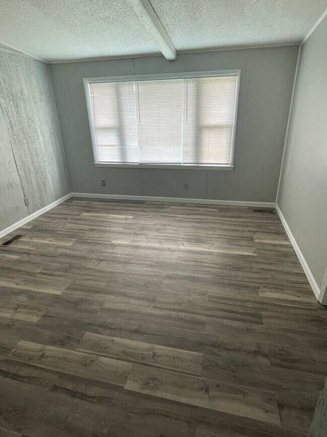 Foto del edificio - 1523 E Washington St