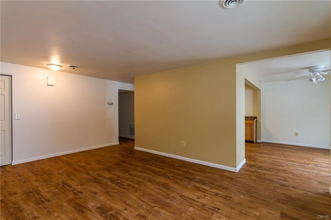 Foto del edificio - 25108 Cooper Ave