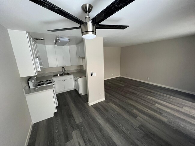 Building Photo - 401 S Hobart Blvd