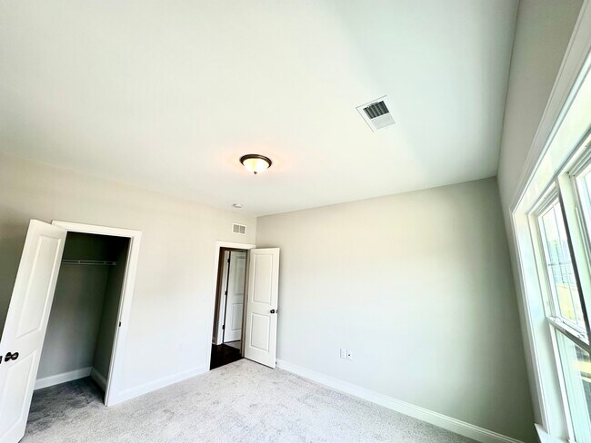 Building Photo - 652 Cormiche Ln