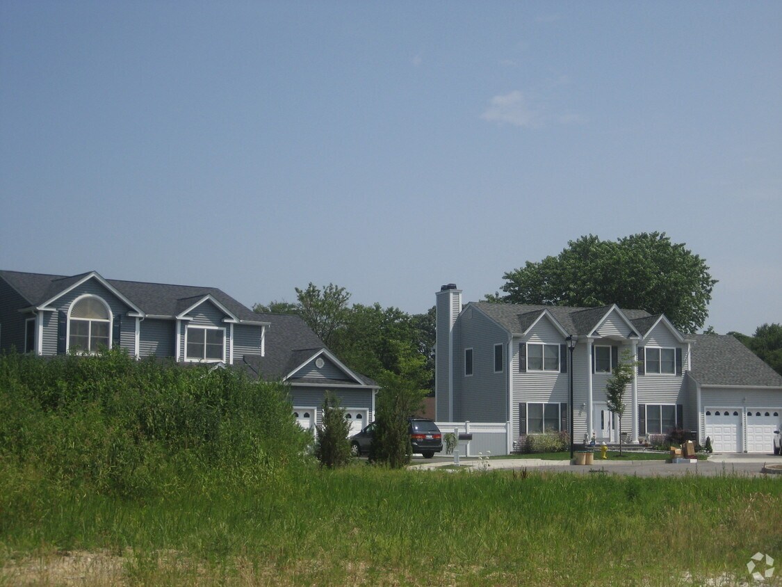 171173 Udall Rd, West Islip, NY 11795 Apartments in West Islip, NY