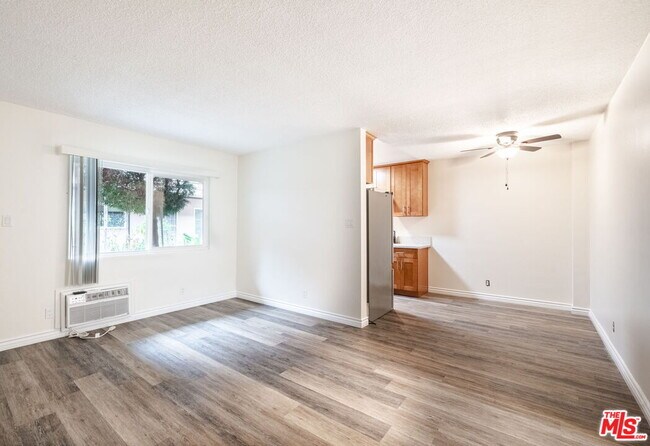 Foto del edificio - 13343 Victory Blvd