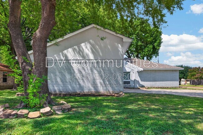 Building Photo - 9747 Rocky Hollow Rd