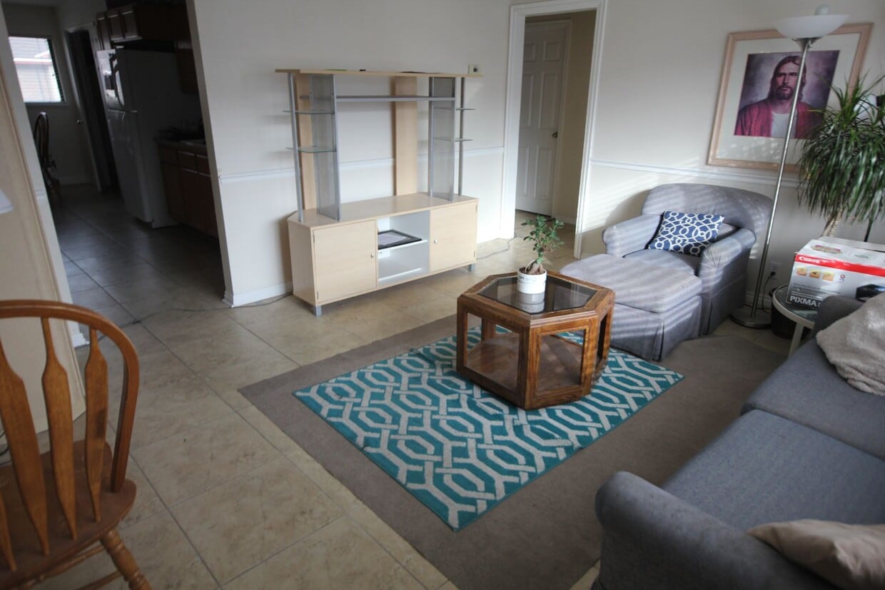 Building Photo - Huntington Condo