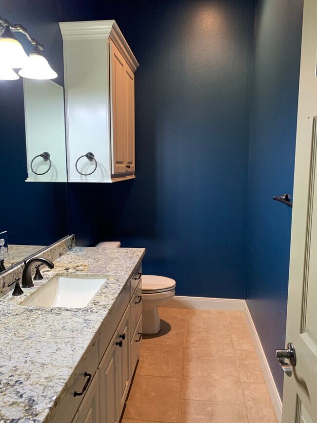 Building Photo - 5001 Fairfield Ct