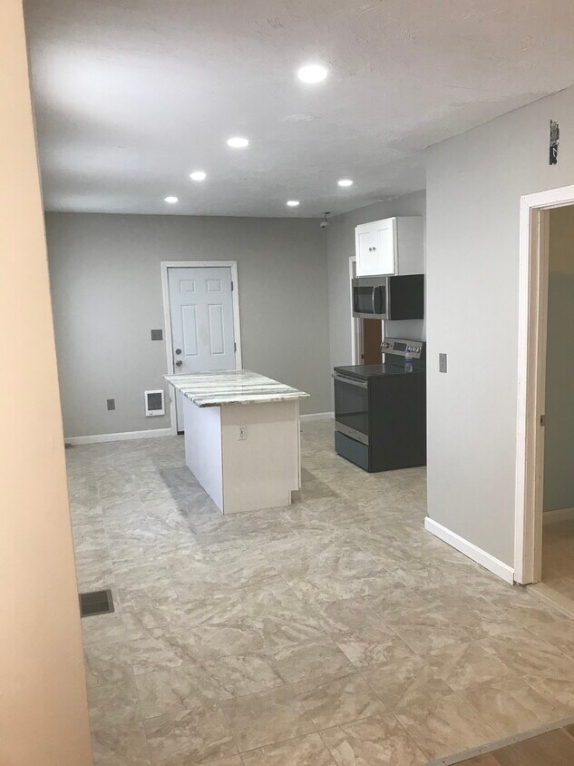 Foto principal - 586 Pleasant St