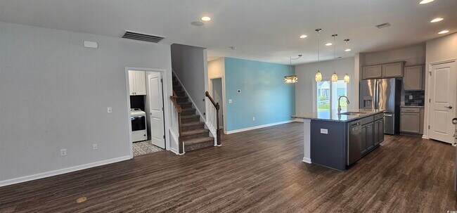 Building Photo - 5039 Gladstone Dr