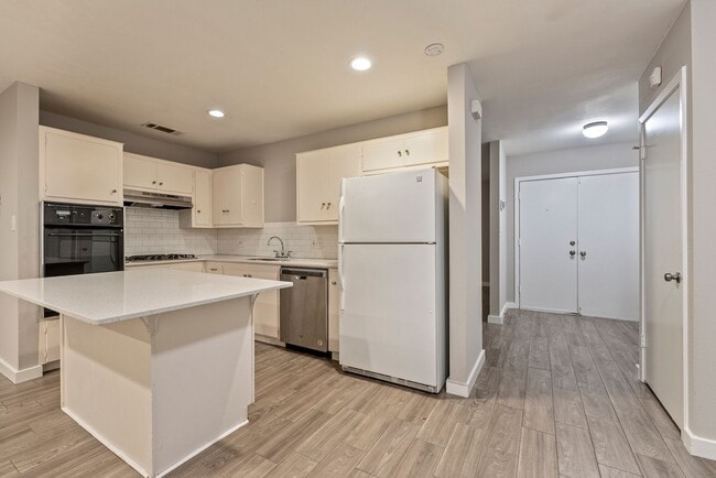 Foto del edificio - Beautiful 4 Bedroom, 2 Bathroom home in no...