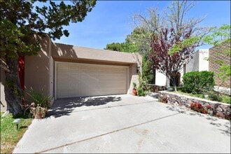 Building Photo - 5852 Mira Serena Dr
