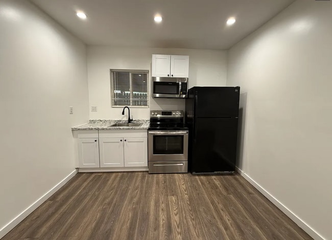 Foto del edificio - 14142 Oval Dr