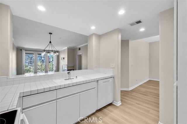 Building Photo - 2243 Martin