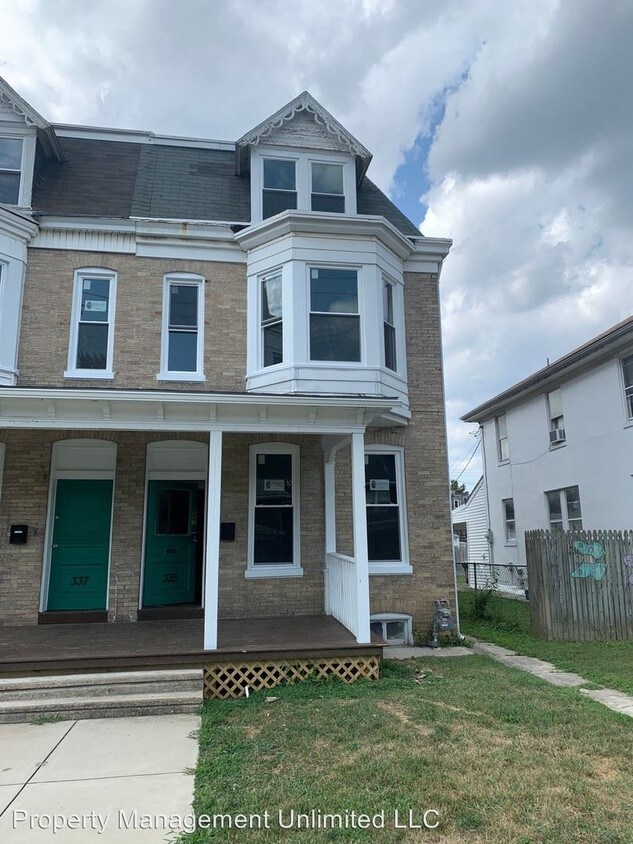 Primary Photo - 5 br, 2 bath House - 335 W. Jackson St