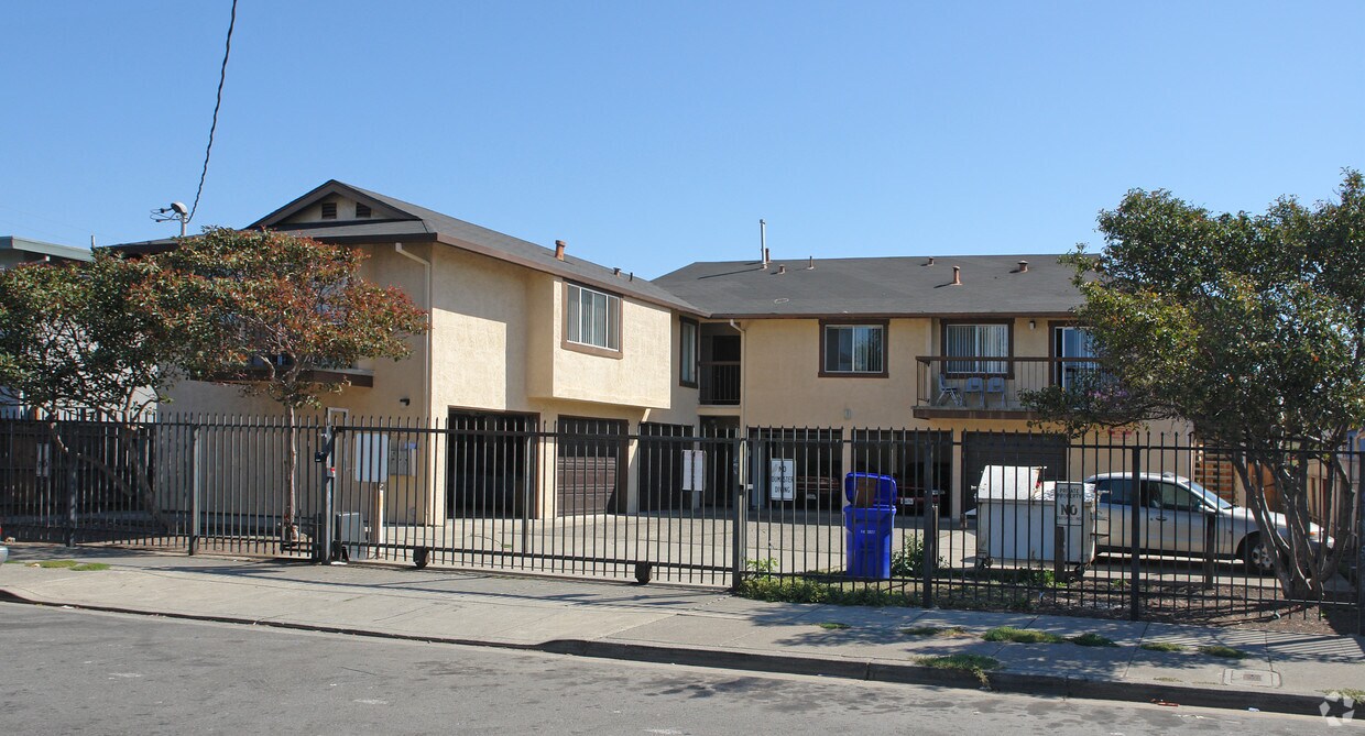 Primary Photo - 2352 21st St