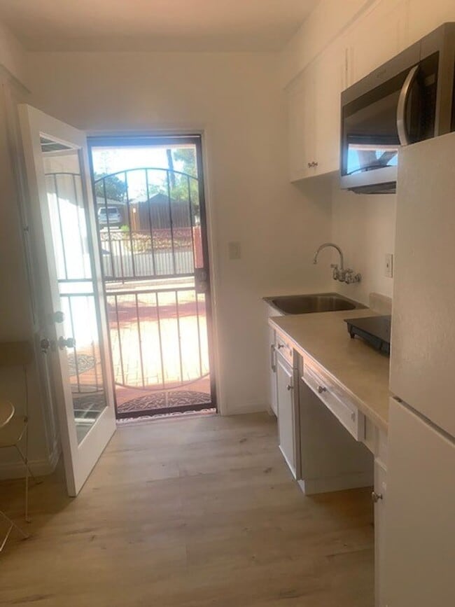 Building Photo - Fletcher Hills Studio with Amazing View!