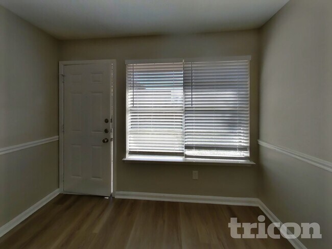 Foto del edificio - 7206 Sonnet Glen Ln