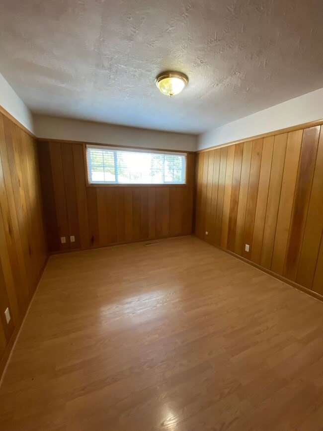 Foto del edificio - Stylish & Spacious 4-Bedroom Home in SE Sa...