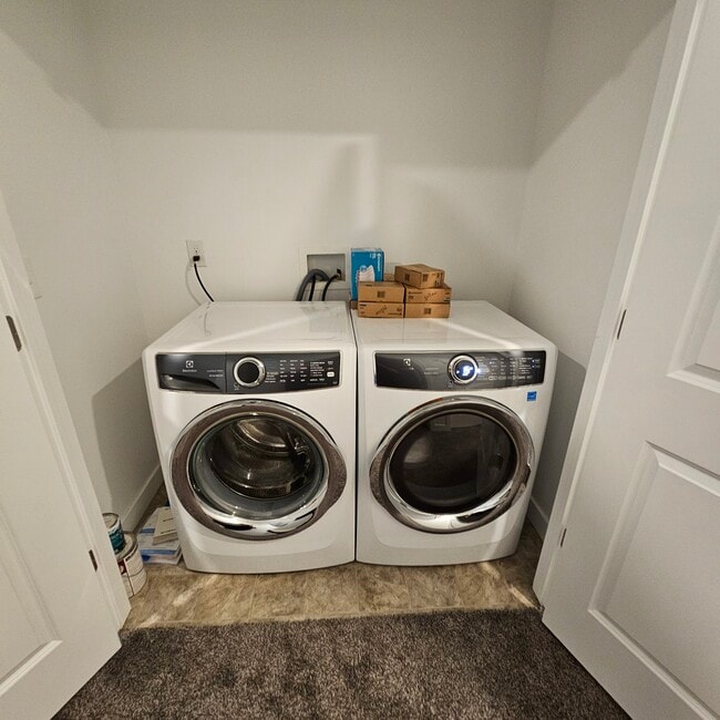 Building Photo - 5142 W Duet Dr