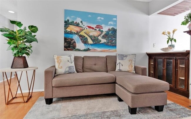 Building Photo - 2411 Huntingdon Chase