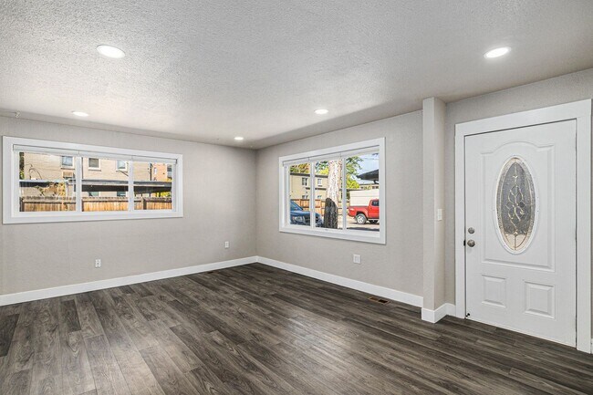 Foto del edificio - Hale neighborhood duplex w/large patio for...