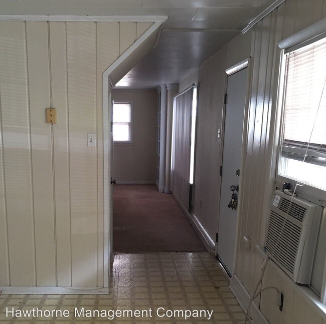 Interior Photo - 100-104 E Stewart Rd