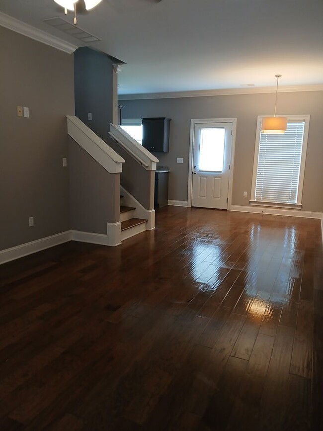 Building Photo - 4 Bedroom/4.5 Bath
