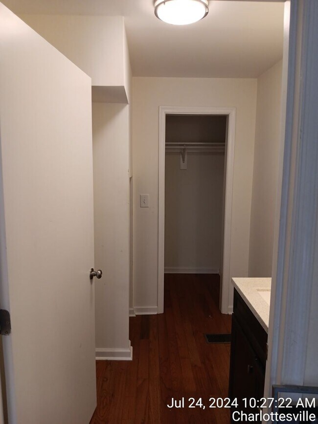 Building Photo - !!!Charming 3-Bedroom 2 Bath Apartment!!! ...