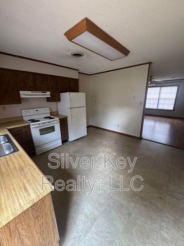Building Photo - 611Ingleside Ave