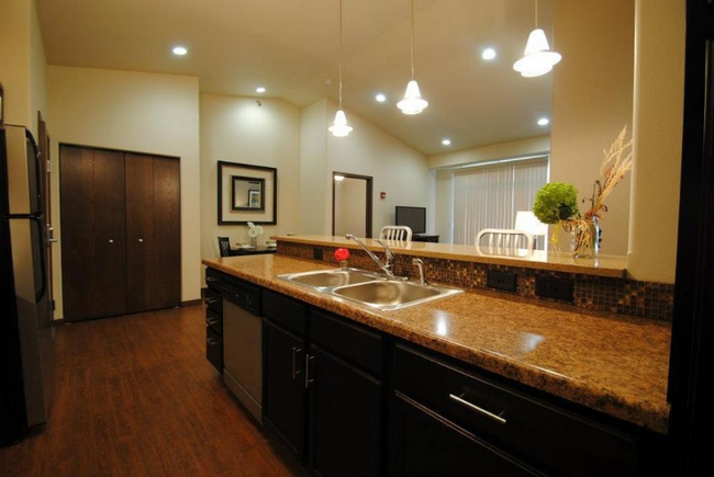 Building Photo - 4400 Calico Dr S