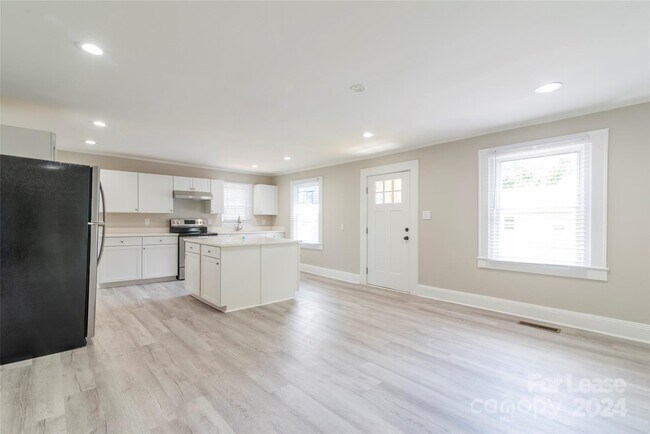 Foto del edificio - 2336 Barry St