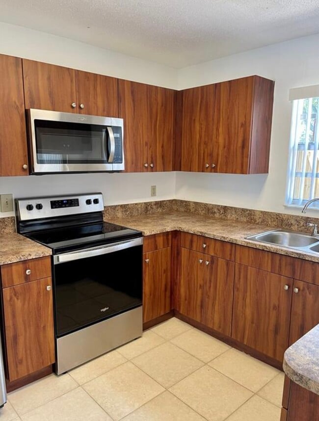 Foto del edificio - 2888 Edgehill Ln