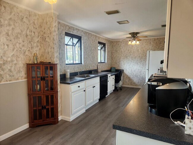 Building Photo - 2355 FL-100