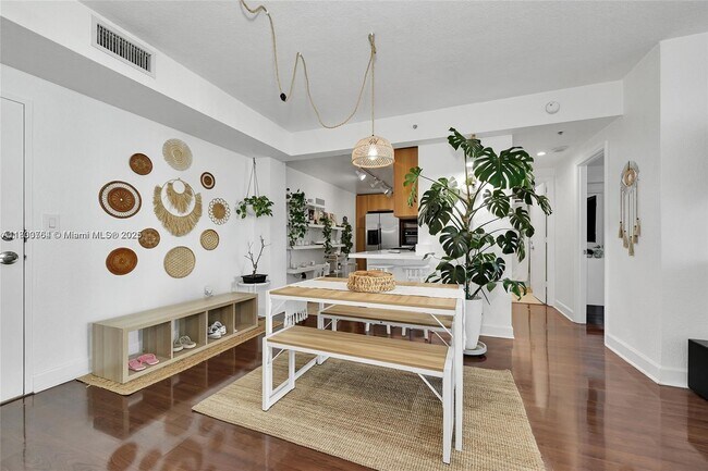 Foto del edificio - 7501 E Treasure Dr